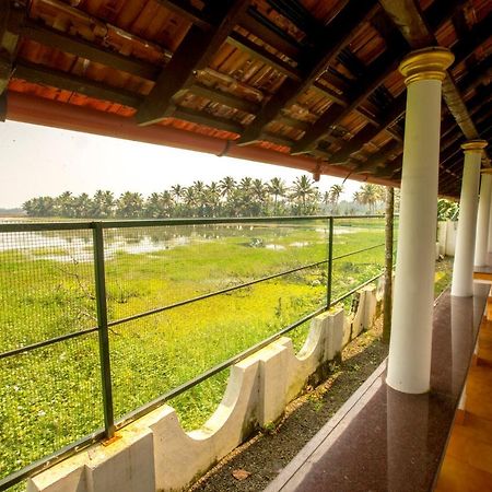 Palmy Lake Resort Alappuzha Εξωτερικό φωτογραφία